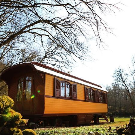 Les Roulottes Du Lot Bed & Breakfast Грама Екстериор снимка