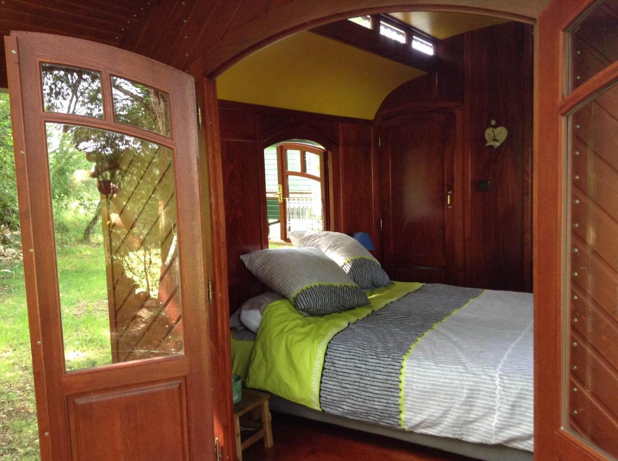 Les Roulottes Du Lot Bed & Breakfast Грама Екстериор снимка
