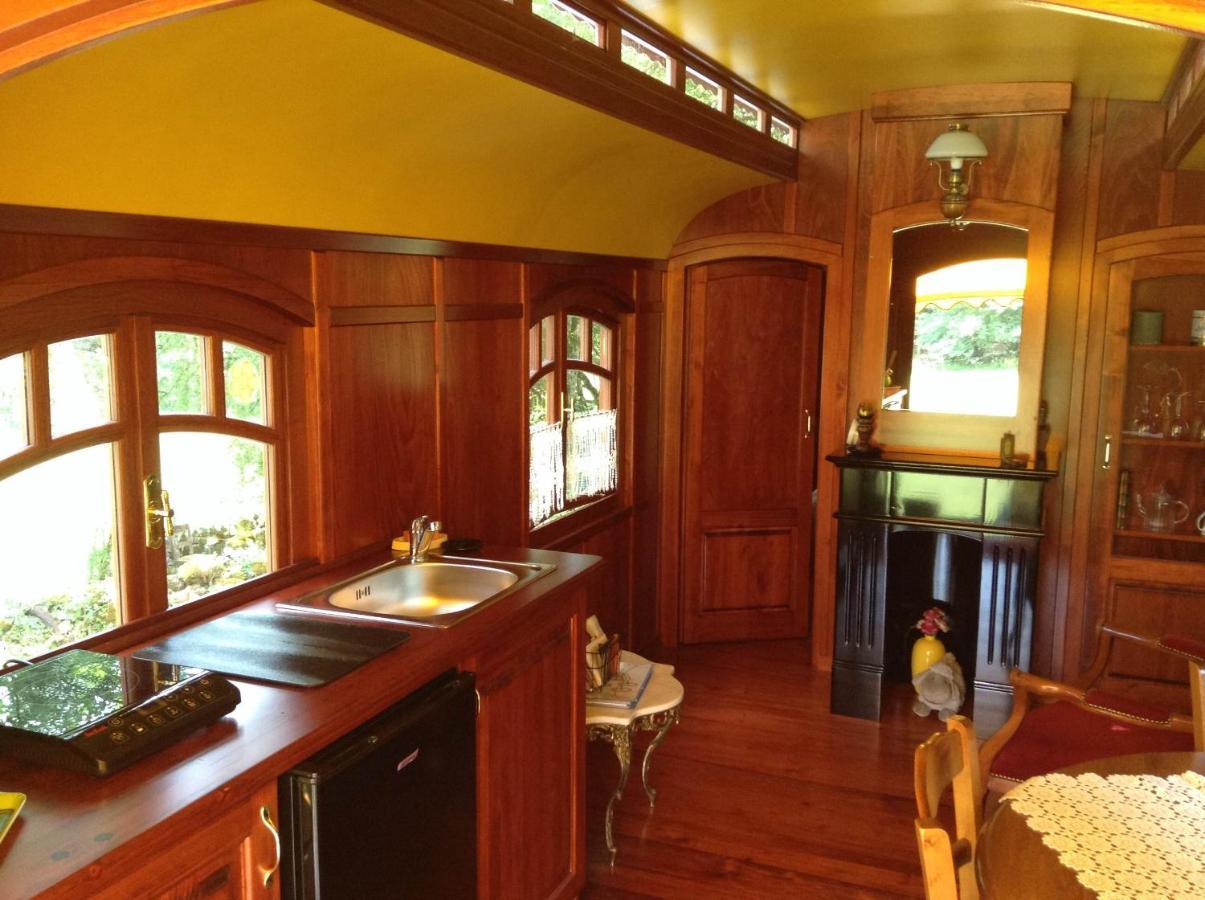 Les Roulottes Du Lot Bed & Breakfast Грама Екстериор снимка
