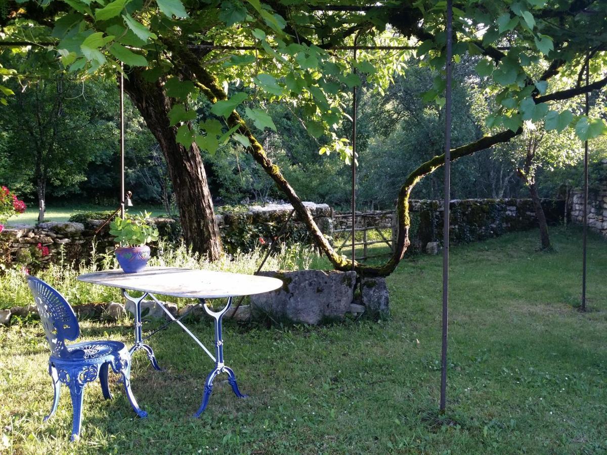 Les Roulottes Du Lot Bed & Breakfast Грама Екстериор снимка