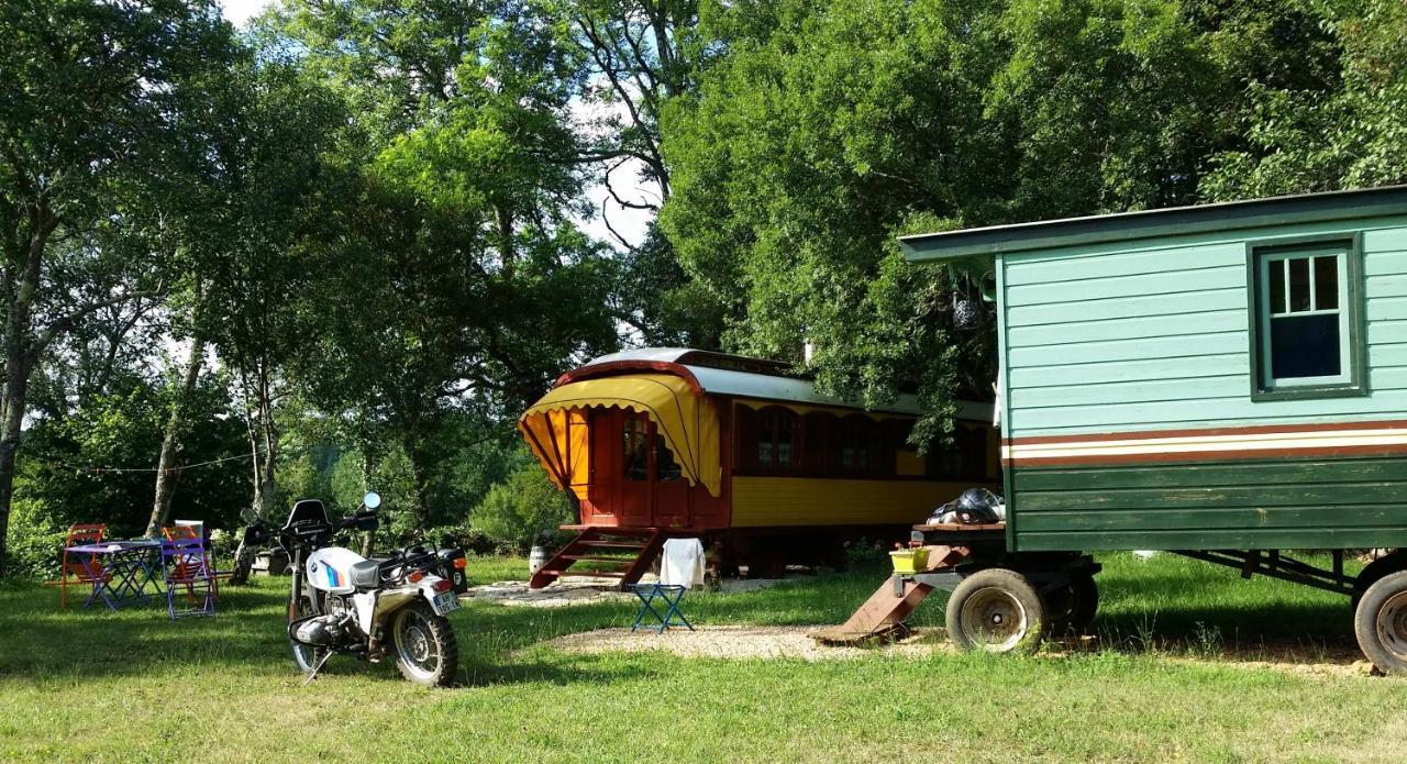 Les Roulottes Du Lot Bed & Breakfast Грама Екстериор снимка