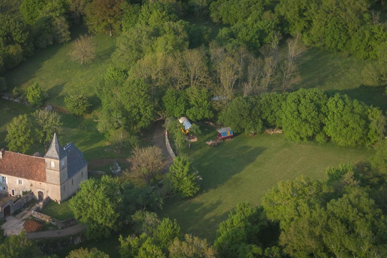Les Roulottes Du Lot Bed & Breakfast Грама Екстериор снимка