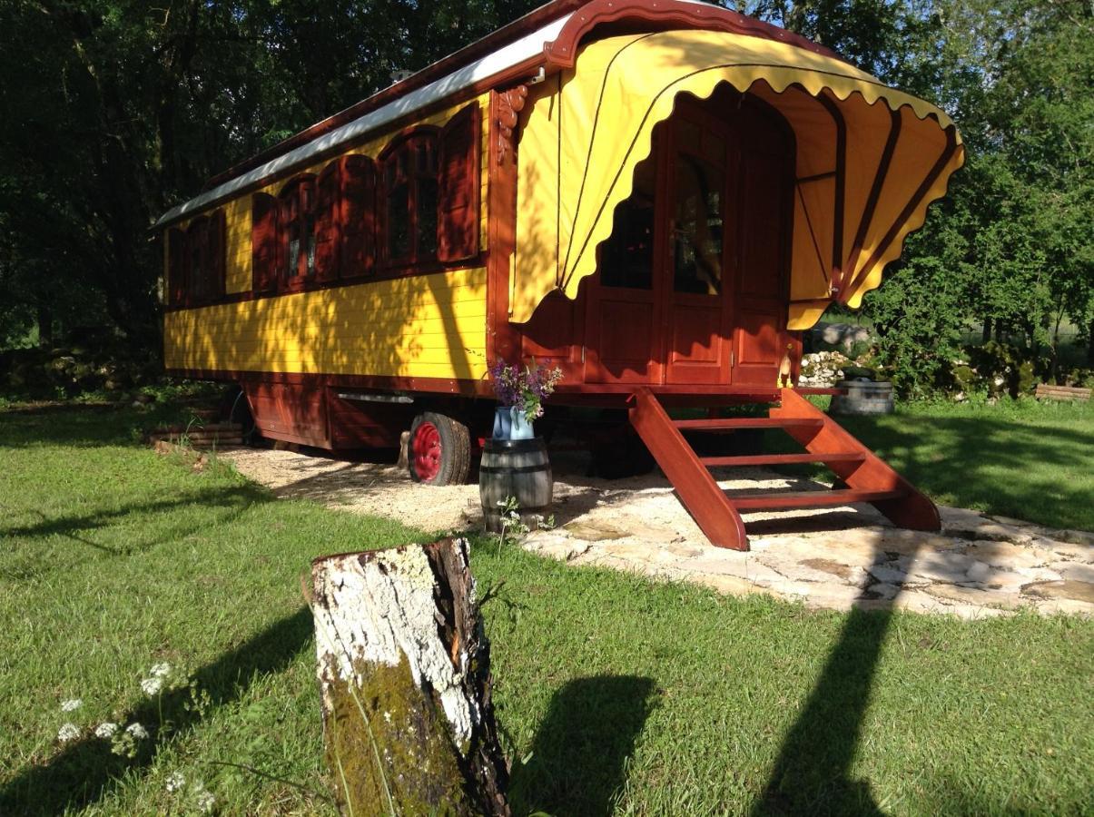 Les Roulottes Du Lot Bed & Breakfast Грама Екстериор снимка