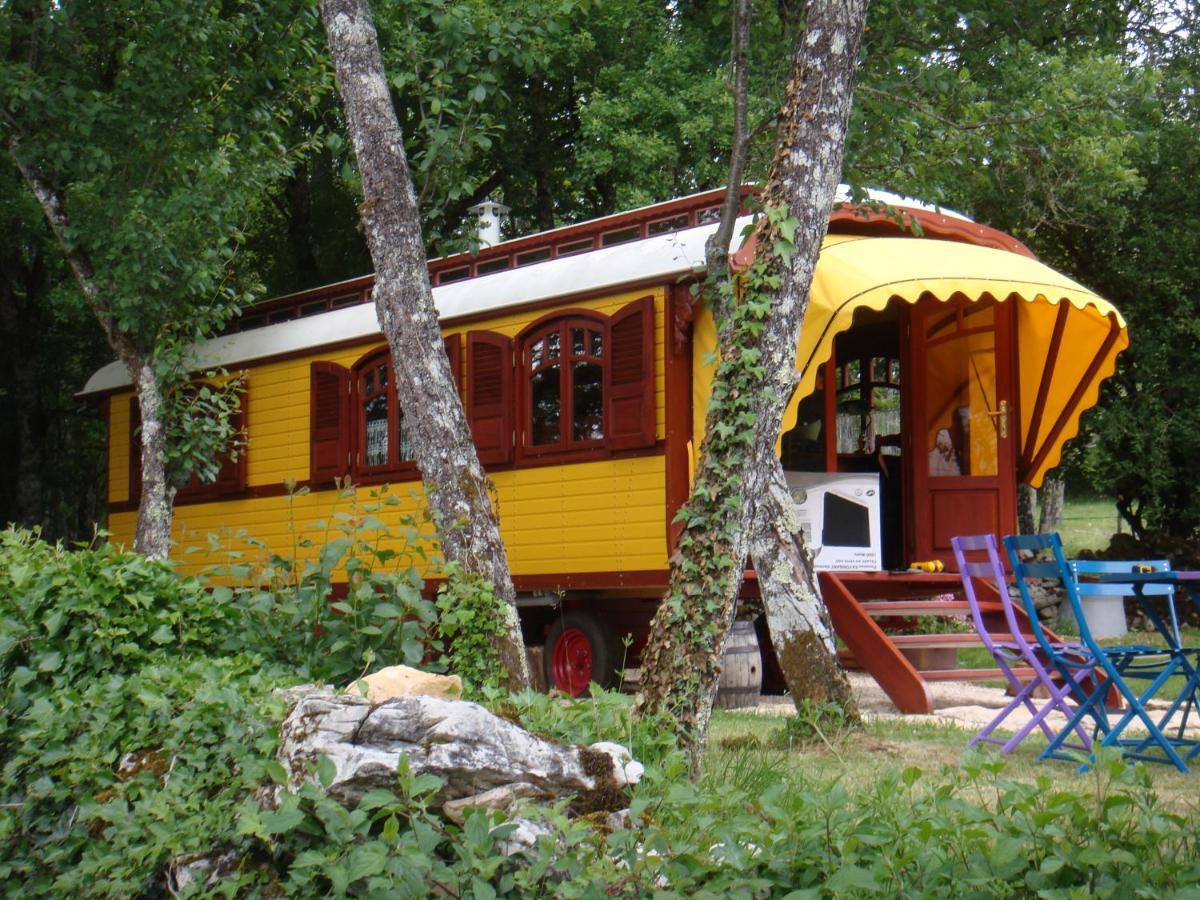Les Roulottes Du Lot Bed & Breakfast Грама Екстериор снимка