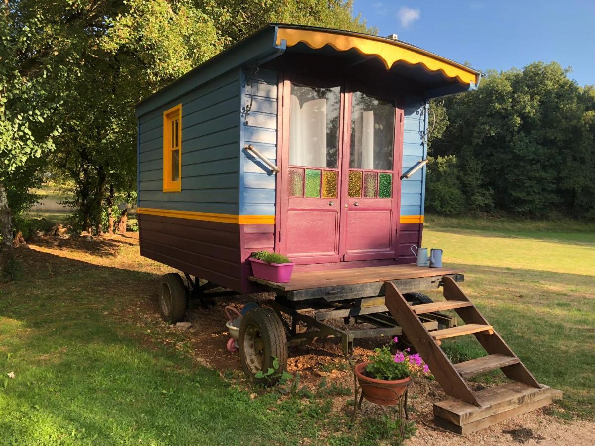 Les Roulottes Du Lot Bed & Breakfast Грама Екстериор снимка